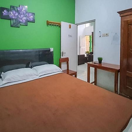 Syafa Homestay Syariah Mitra Reddoorz Tuban  Exteriér fotografie
