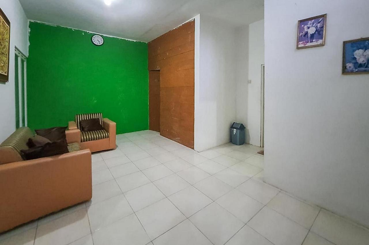 Syafa Homestay Syariah Mitra Reddoorz Tuban  Exteriér fotografie